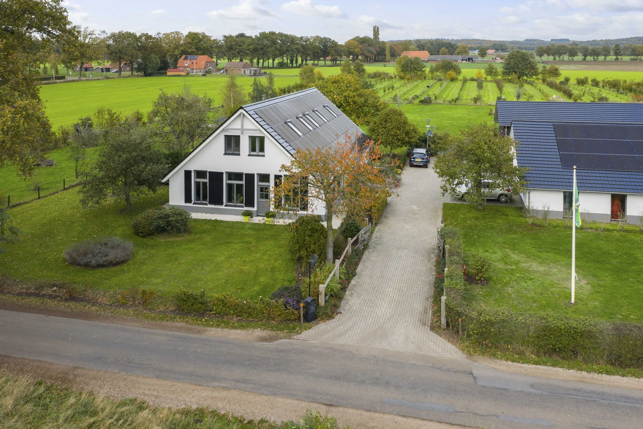 Woonboerderij met kantoor, schuur en uniek voedselbos