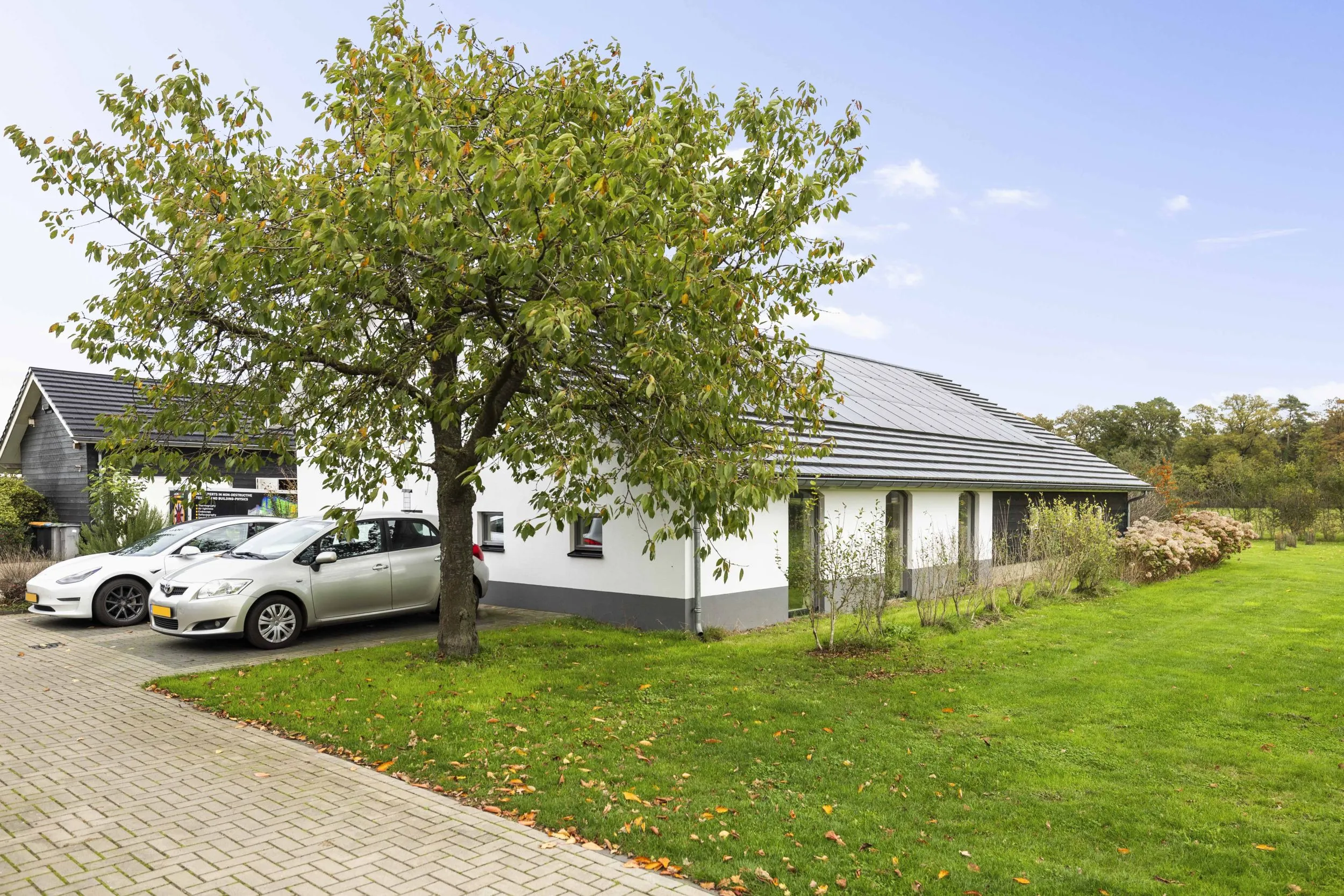 Woonboerderij met kantoor, schuur en uniek voedselbos