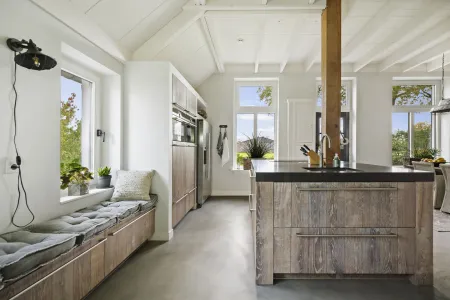 Woonboerderij met kantoor, schuur en uniek voedselbos