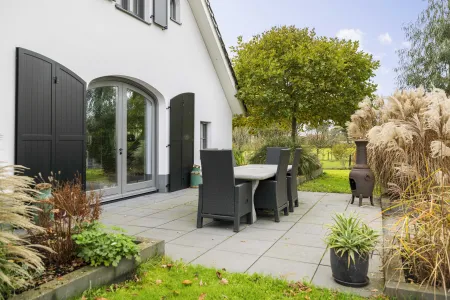 Woonboerderij met kantoor, schuur en uniek voedselbos