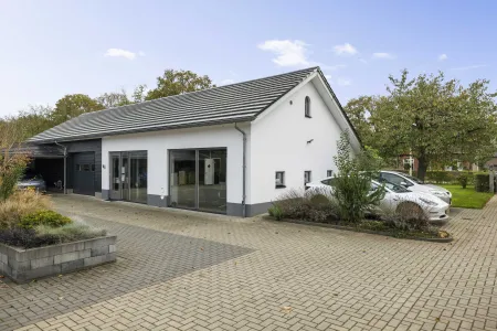 Woonboerderij met kantoor, schuur en uniek voedselbos