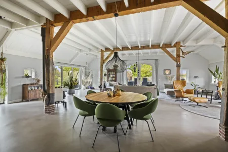 Woonboerderij met kantoor, schuur en uniek voedselbos