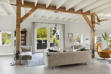 Woonboerderij met kantoor, schuur en uniek voedselbos